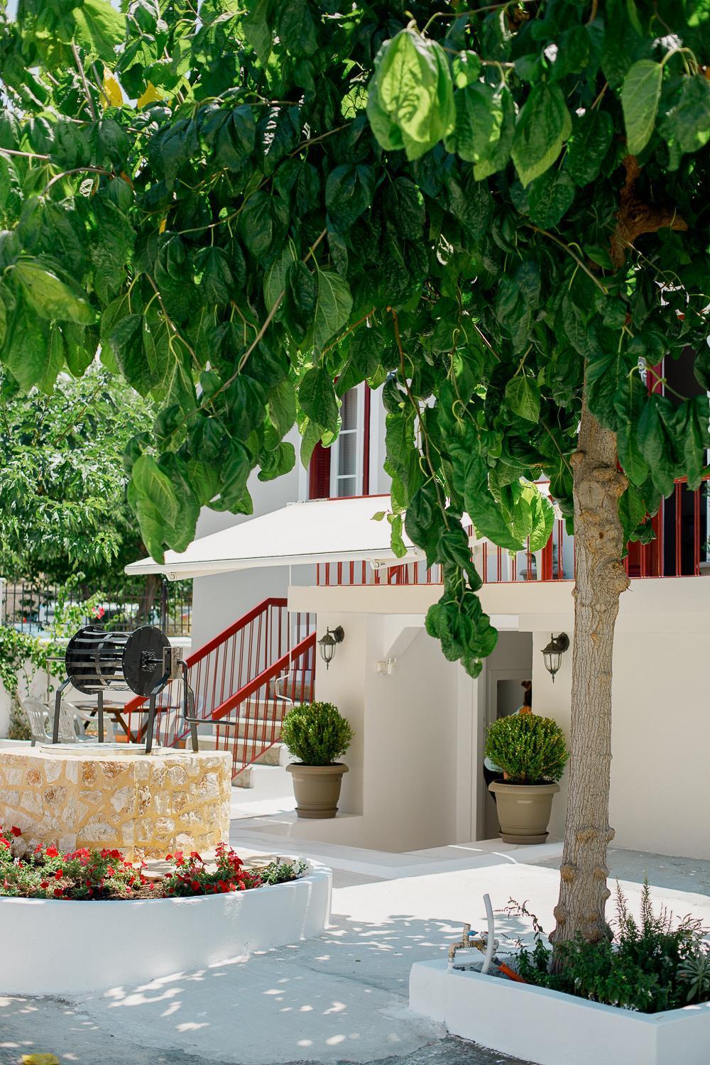 Iris Garden Retreat Aparthotel Corinth Exteriör bild